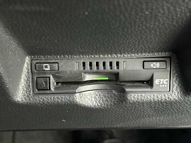 トヨタ ヤリスクロス Z 三重県 2020(令2)年 2.6万km ホワイトパールクリスタルシャイン /禁煙車//純正ディスプレイオーディオ/・フルセグ・Bluetooth・AppleCarPlay・AndroidAuto//バックカメラ//トヨタセーフティセンス//プリクラッシュセーフティ//オートマチックハイビーム//レーントレーシングアシスト//レーダークルーズコントロール//前席シートヒーター//運転席パワーシート//ビルトインETC//クリアランスソナー//前方ドライブレコーダー//純正18インチAW