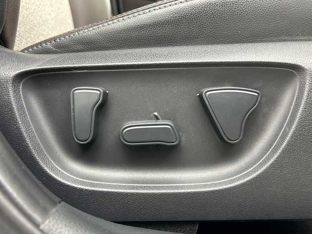 トヨタ ヤリスクロス Z 三重県 2020(令2)年 2.6万km ホワイトパールクリスタルシャイン /禁煙車//純正ディスプレイオーディオ/・フルセグ・Bluetooth・AppleCarPlay・AndroidAuto//バックカメラ//トヨタセーフティセンス//プリクラッシュセーフティ//オートマチックハイビーム//レーントレーシングアシスト//レーダークルーズコントロール//前席シートヒーター//運転席パワーシート//ビルトインETC//クリアランスソナー//前方ドライブレコーダー//純正18インチAW