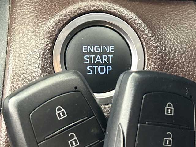 トヨタ ヤリスクロス Z 三重県 2020(令2)年 2.6万km ホワイトパールクリスタルシャイン /禁煙車//純正ディスプレイオーディオ/・フルセグ・Bluetooth・AppleCarPlay・AndroidAuto//バックカメラ//トヨタセーフティセンス//プリクラッシュセーフティ//オートマチックハイビーム//レーントレーシングアシスト//レーダークルーズコントロール//前席シートヒーター//運転席パワーシート//ビルトインETC//クリアランスソナー//前方ドライブレコーダー//純正18インチAW