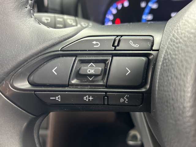 トヨタ ヤリスクロス Z 三重県 2020(令2)年 2.6万km ホワイトパールクリスタルシャイン /禁煙車//純正ディスプレイオーディオ/・フルセグ・Bluetooth・AppleCarPlay・AndroidAuto//バックカメラ//トヨタセーフティセンス//プリクラッシュセーフティ//オートマチックハイビーム//レーントレーシングアシスト//レーダークルーズコントロール//前席シートヒーター//運転席パワーシート//ビルトインETC//クリアランスソナー//前方ドライブレコーダー//純正18インチAW