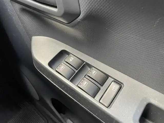 トヨタ ピクシスエポック L SAⅢ 島根県 2017(平29)年 2.9万km ブライトシルバーM 登録時走行距離28548km/社外ナビ(Bluetooth/AM/FM/CD/DVD)/フルセグテレビ/アイドリングストップ/衝突被害軽減ブレーキ/レーンキープアシスト/横滑り防止装置/前後コーナーセンサー/社外13インチAW/スペアキー/ドアバイザー/4WD/禁煙車