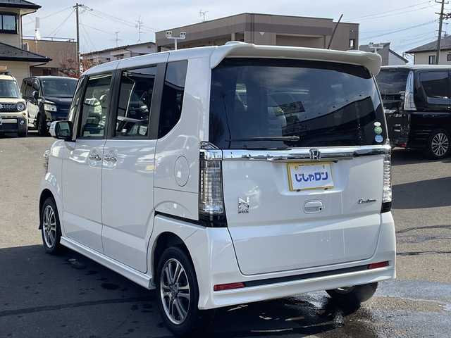 ホンダ Ｎ ＢＯＸ 宮城県 2015(平27)年 6.8万km プレミアムホワイトパールⅡ 【(株)IDOMが運営する【じしゃロン仙台店】の自社ローン対象車両になります。こちらは現金ご利用時の価格です。自社ローンご希望の方は別途その旨お申付け下さい。】/純正SDナビ/フルセグ/バックカメラ/Bluetooth/ETC/片側パワスラ/純正フロアマット/純正ホイール