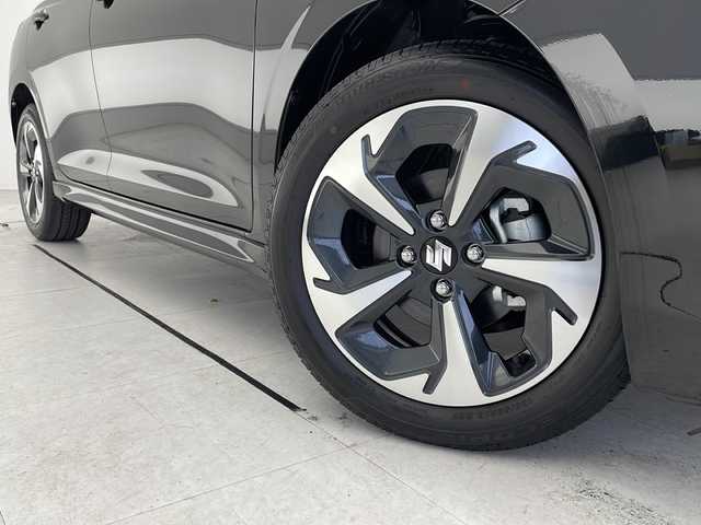 スズキ スイフト HYBRID MZ 愛知県 2024(令6)年 0.1万km未満 スーパーブラックパール 登録済未使用車/衝突軽減システム/純正ディスプレイオーディオ（ナビあり）/全方位カメラ/レーダークルーズコントロール/シートヒーター/バックカメラ/純正アルミホイール/コーナーセンサー/ブラインドスポットモニター/LEDヘッドライト/LEDヘッドライト/パドルシフト/オートマチックハイビーム/フルセグTV/CD/Bluetooth/ステアリングスイッチ/スマートキー/プッシュスタート