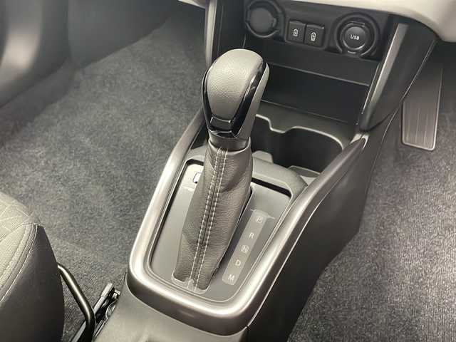 スズキ スイフト HYBRID MZ 愛知県 2024(令6)年 0.1万km未満 スーパーブラックパール 登録済未使用車/衝突軽減システム/純正ディスプレイオーディオ（ナビあり）/全方位カメラ/レーダークルーズコントロール/シートヒーター/バックカメラ/純正アルミホイール/コーナーセンサー/ブラインドスポットモニター/LEDヘッドライト/LEDヘッドライト/パドルシフト/オートマチックハイビーム/フルセグTV/CD/Bluetooth/ステアリングスイッチ/スマートキー/プッシュスタート