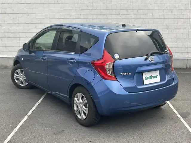 日産 ノート X エマージェンシーブレーキ 静岡県 2014(平26)年 3.9万km シャイニングブルー 純正ナビMM113D-W/（AM/FM/CD)/フルセグＴＶ/バックカメラ/ＥＴＣ/前方ドライブレコーダー/純正フロアマット/エマージェンシーブレーキ/レーンキープアシスト/横滑り防止装置/スマートキー/スペアキー×１/プッシュスタート/社外１４インチアルミホイールスタッドレスタイヤ付き積み込み/電格ミラー/アイドリングストップ
