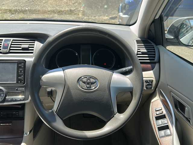 トヨタ プレミオ 1．5F Lパッケージ 新潟県 2010(平22)年 6.3万km ホワイトパールクリスタルシャイン ４WD/スペアタイヤ/ジャッキ/ETC/ワンセグテレビ/プッシュスタート/アンチロックブレーキシステム/DVD再生機能/フロアマット純正