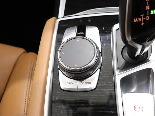 ＢＭＷ ７４０ｄ xDrive Mスポーツ 静岡県 2018(平30)年 3.6万km パール 衝突軽減ブレーキ　/茶革　/ハーマンカードン　/ＡＣＣ　/ＬＥＤ　/３６０°カメラ　/ＳＲ　/ＨＵＤ　/ジェスチャーコントロール　/パワーシート／ヒーター／エアー／メモリ　/パドルシフト　/純正ナビＴＶ　/ドラレコ
