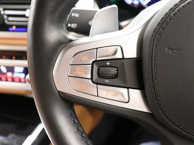 ＢＭＷ ７４０ｄ xDrive Mスポーツ 静岡県 2018(平30)年 3.6万km パール 衝突軽減ブレーキ　/茶革　/ハーマンカードン　/ＡＣＣ　/ＬＥＤ　/３６０°カメラ　/ＳＲ　/ＨＵＤ　/ジェスチャーコントロール　/パワーシート／ヒーター／エアー／メモリ　/パドルシフト　/純正ナビＴＶ　/ドラレコ