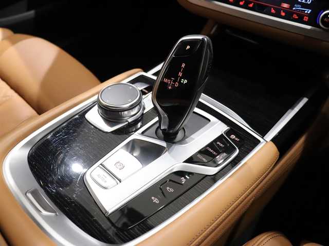 ＢＭＷ ７４０ｄ xDrive Mスポーツ 静岡県 2018(平30)年 3.6万km パール 衝突軽減ブレーキ　/茶革　/ハーマンカードン　/ＡＣＣ　/ＬＥＤ　/３６０°カメラ　/ＳＲ　/ＨＵＤ　/ジェスチャーコントロール　/パワーシート／ヒーター／エアー／メモリ　/パドルシフト　/純正ナビＴＶ　/ドラレコ