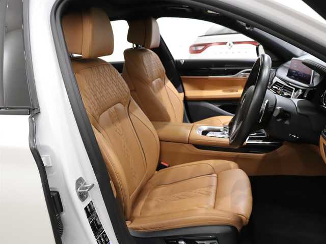 ＢＭＷ ７４０ｄ xDrive Mスポーツ 静岡県 2018(平30)年 3.6万km パール 衝突軽減ブレーキ　/茶革　/ハーマンカードン　/ＡＣＣ　/ＬＥＤ　/３６０°カメラ　/ＳＲ　/ＨＵＤ　/ジェスチャーコントロール　/パワーシート／ヒーター／エアー／メモリ　/パドルシフト　/純正ナビＴＶ　/ドラレコ