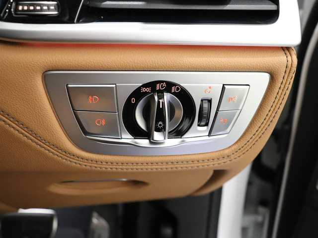 ＢＭＷ ７４０ｄ xDrive Mスポーツ 静岡県 2018(平30)年 3.6万km パール 衝突軽減ブレーキ　/茶革　/ハーマンカードン　/ＡＣＣ　/ＬＥＤ　/３６０°カメラ　/ＳＲ　/ＨＵＤ　/ジェスチャーコントロール　/パワーシート／ヒーター／エアー／メモリ　/パドルシフト　/純正ナビＴＶ　/ドラレコ