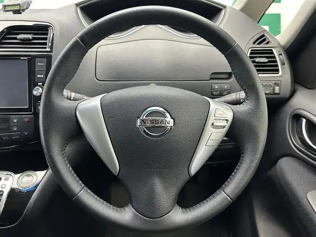 日産 セレナ HWS S HV Vセレ +Sefty Aセーフ 鹿児島県 2015(平27)年 7万km ダイヤモンドブラック 純正フリップダウンモニター/インテリジェントアラウンドビューモニター/クルーズコントロール/インテリジェントエマージェンシーストップ/純正SDナビ【MM514D-L】/（CD/DVD/フルセグ/BT/SD/AUX）/ビルトインETC/社外前後ドライブレコーダー【ZDR016】/両側パワースライドドア/純正HIDヘッドライト/オートライト/電動格納ミラー/純正フロアマット/純正15インチアルミ/純正ドアバイザー/後席ロール式サンシェード/シートバックテーブル/フロント&バックソナー