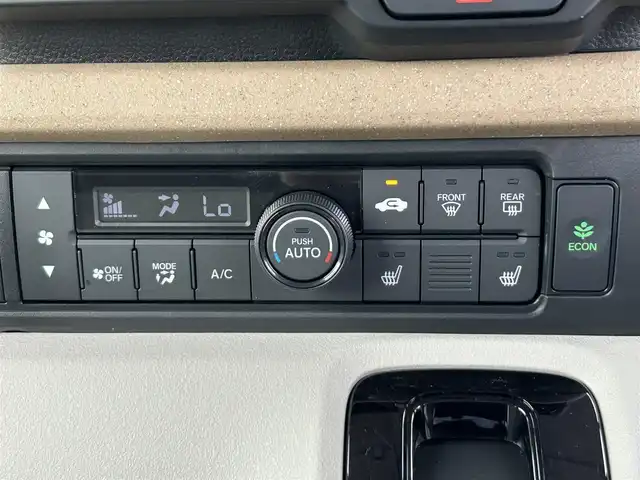 ホンダ Ｎ ＢＯＸ 奈良県 2024(令6)年 0.3万km ルナシルバーM 純正ナビ　/フルセグＴＶ　/BT/CD/DVD/SD/USB/iPod/両側パワースライドドア　/ビルトインＥＴＣ　/純正ドライブレコーダー　/前後コーナーセンサー　/ＬＥＤヘッドライト　/オートライト/シートヒーター　/追従型クルーズコントロール　/ホンダセンシング　/ＡＡＣ/ベンチシート/チップアップシート/レーンキープアシスト/盗難防止装置/横滑り防止装置