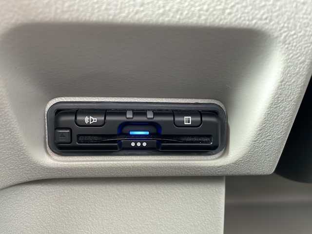 ホンダ Ｎ ＢＯＸ 大阪府 2024(令6)年 0.3万km ルナシルバーM 純正ナビ　/フルセグＴＶ　/BT/CD/DVD/SD/USB/iPod/両側パワースライドドア　/ビルトインＥＴＣ　/純正ドライブレコーダー　/前後コーナーセンサー　/ＬＥＤヘッドライト　/オートライト/シートヒーター　/追従型クルーズコントロール　/ホンダセンシング　/ＡＡＣ/ベンチシート/チップアップシート/レーンキープアシスト/盗難防止装置/横滑り防止装置