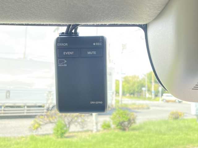 ホンダ Ｎ ＢＯＸ 大阪府 2024(令6)年 0.3万km ルナシルバーM 純正ナビ　/フルセグＴＶ　/BT/CD/DVD/SD/USB/iPod/両側パワースライドドア　/ビルトインＥＴＣ　/純正ドライブレコーダー　/前後コーナーセンサー　/ＬＥＤヘッドライト　/オートライト/シートヒーター　/追従型クルーズコントロール　/ホンダセンシング　/ＡＡＣ/ベンチシート/チップアップシート/レーンキープアシスト/盗難防止装置/横滑り防止装置