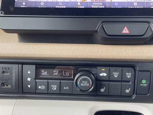 ホンダ Ｎ ＢＯＸ 大阪府 2024(令6)年 0.3万km ルナシルバーM 純正ナビ　/フルセグＴＶ　/BT/CD/DVD/SD/USB/iPod/両側パワースライドドア　/ビルトインＥＴＣ　/純正ドライブレコーダー　/前後コーナーセンサー　/ＬＥＤヘッドライト　/オートライト/シートヒーター　/追従型クルーズコントロール　/ホンダセンシング　/ＡＡＣ/ベンチシート/チップアップシート/レーンキープアシスト/盗難防止装置/横滑り防止装置