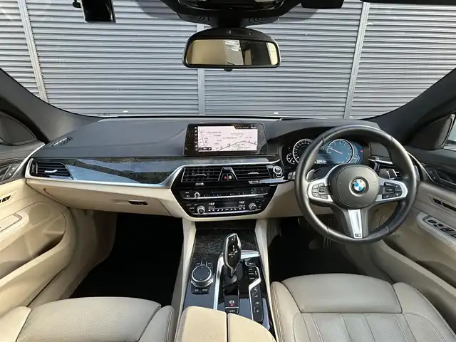 ＢＭＷ ６４０ｉ xDrive グランツーリスモ Mスポーツ 茨城県 2019(平31)年 5.7万km ミネラルホワイト ワンオーナー　/コンフォートパッケージ/イノベーションＰKG　/マッサージシート　/リヤエンターテイメント　/ソフトクローズドア　/純正２０インチＡＷ　/リモートパーキング　/ジェスチャーコントロール/360度カメラ/ＨＵＤ/ワイヤレス充電　/アダプティブLEDヘッドライト/インテリジェントSFT/ACC/LDW/LCW/白革　/全席シートヒーター　/ベンチレーション　/ＰＷトランク　/ナビ　/フルセグＴＶ/BT/USB/DVD/ETC2.0/禁煙車