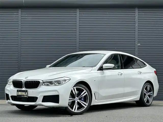 ＢＭＷ ６４０ｉ xDrive グランツーリスモ Mスポーツ 茨城県 2019(平31)年 5.7万km ミネラルホワイト ワンオーナー　/コンフォートパッケージ/イノベーションＰKG　/マッサージシート　/リヤエンターテイメント　/ソフトクローズドア　/純正２０インチＡＷ　/リモートパーキング　/ジェスチャーコントロール/360度カメラ/ＨＵＤ/ワイヤレス充電　/アダプティブLEDヘッドライト/インテリジェントSFT/ACC/LDW/LCW/白革　/全席シートヒーター　/ベンチレーション　/ＰＷトランク　/ナビ　/フルセグＴＶ/BT/USB/DVD/ETC2.0/禁煙車