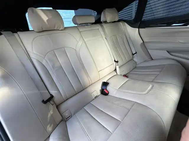 ＢＭＷ ６４０ｉ xDrive グランツーリスモ Mスポーツ 茨城県 2019(平31)年 5.7万km ミネラルホワイト ワンオーナー　/コンフォートパッケージ/イノベーションＰKG　/マッサージシート　/リヤエンターテイメント　/ソフトクローズドア　/純正２０インチＡＷ　/リモートパーキング　/ジェスチャーコントロール/360度カメラ/ＨＵＤ/ワイヤレス充電　/アダプティブLEDヘッドライト/インテリジェントSFT/ACC/LDW/LCW/白革　/全席シートヒーター　/ベンチレーション　/ＰＷトランク　/ナビ　/フルセグＴＶ/BT/USB/DVD/ETC2.0/禁煙車