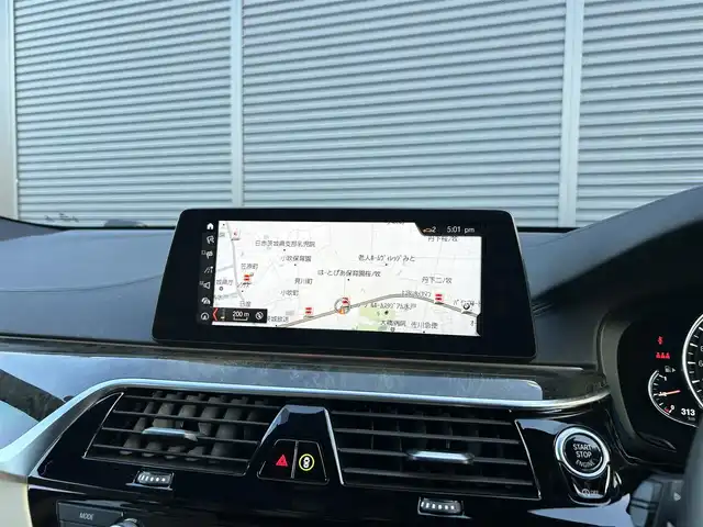 ＢＭＷ ６４０ｉ xDrive グランツーリスモ Mスポーツ 茨城県 2019(平31)年 5.7万km ミネラルホワイト ワンオーナー　/コンフォートパッケージ/イノベーションＰKG　/マッサージシート　/リヤエンターテイメント　/ソフトクローズドア　/純正２０インチＡＷ　/リモートパーキング　/ジェスチャーコントロール/360度カメラ/ＨＵＤ/ワイヤレス充電　/アダプティブLEDヘッドライト/インテリジェントSFT/ACC/LDW/LCW/白革　/全席シートヒーター　/ベンチレーション　/ＰＷトランク　/ナビ　/フルセグＴＶ/BT/USB/DVD/ETC2.0/禁煙車