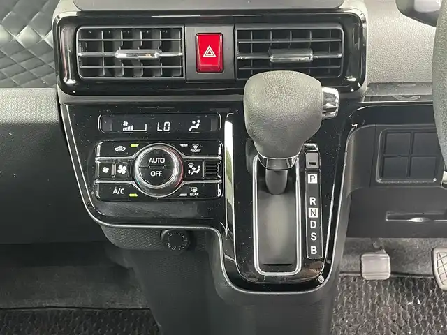 ダイハツ タント カスタム X 高知県 2019(令1)年 10.7万km ブラックマイカメタリック (株)IDOMが運営する【じしゃロン高知店】の自社ローン専用車両になります。こちらは現金またはオートローンご利用時の価格です。自社ローンご希望の方は別途その旨お申付け下さい