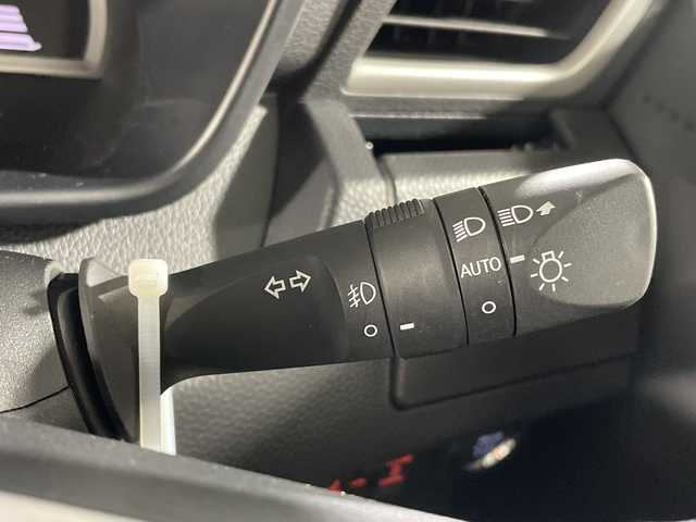 トヨタ ルーミー カスタムG 福岡県 2022(令4)年 1.1万km パールホワイトⅢ 純正9インチナビ/Bluetooth/フルセグTV/CD/DVD/全方位カメラ/両側パワースライドドア/レーダークルーズコントロール/衝突被害軽減ブレーキ/横滑り防止装置/コーナーセンサー/アイドリングストップ/シートヒーター/ドライブレコーダー/ビルトインETC/純正アルミホイール/LEDオートライト/電動格納ミラー