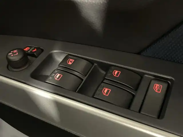 トヨタ ルーミー カスタムG 福岡県 2022(令4)年 1.1万km パールホワイトⅢ 純正9インチナビ/Bluetooth/フルセグTV/CD/DVD/全方位カメラ/両側パワースライドドア/レーダークルーズコントロール/衝突被害軽減ブレーキ/横滑り防止装置/コーナーセンサー/アイドリングストップ/シートヒーター/ドライブレコーダー/ビルトインETC/純正アルミホイール/LEDオートライト/電動格納ミラー
