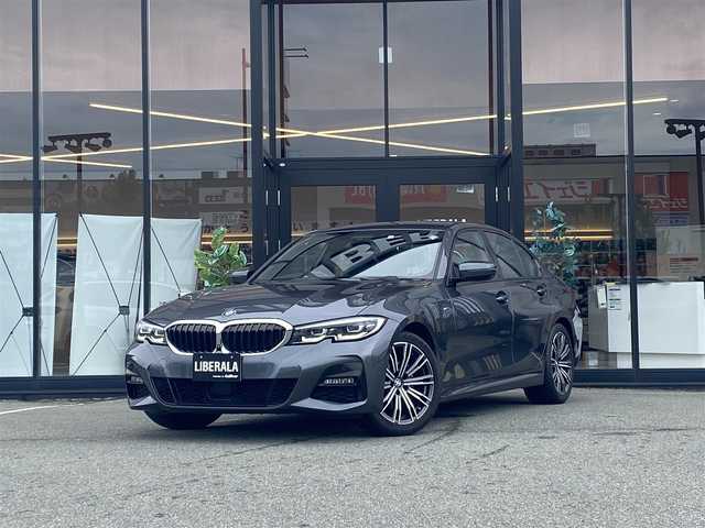 ＢＭＷ ３２０ｄ xDrive Mスポーツ 福岡県 2020(令2)年 3.6万km ミネラルグレー ・アクティブクルーズコントロール/・純正HDDナビ/USB/Bluetooth/AppleCarPlay/・全方位カメラ/・ハーフレザーシート/シートヒーター/・ETC/・純正18AW/・プッシュスタート/・パーキングアシスト/・アイドリングストップ/・スマートキー/・スペアキー/・電動リアゲート/・パワーシート/・レーンキープアシスト/・オートライト/・LEDライト/・保証書/・取扱説明書