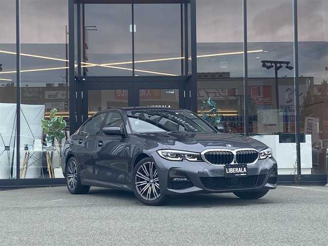 ＢＭＷ ３２０ｄ xDrive Mスポーツ 福岡県 2020(令2)年 3.6万km ミネラルグレー ・アクティブクルーズコントロール/・純正HDDナビ/USB/Bluetooth/AppleCarPlay/・全方位カメラ/・ハーフレザーシート/シートヒーター/・ETC/・純正18AW/・プッシュスタート/・パーキングアシスト/・アイドリングストップ/・スマートキー/・スペアキー/・電動リアゲート/・パワーシート/・レーンキープアシスト/・オートライト/・LEDライト/・保証書/・取扱説明書