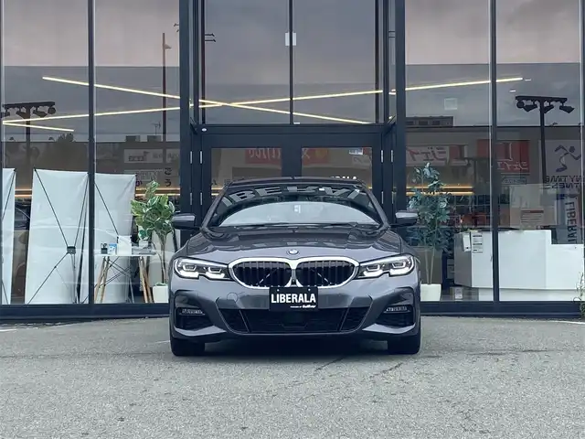 ＢＭＷ ３２０ｄ xDrive Mスポーツ 福岡県 2020(令2)年 3.6万km ミネラルグレー ・アクティブクルーズコントロール/・純正HDDナビ/USB/Bluetooth/AppleCarPlay/・全方位カメラ/・ハーフレザーシート/シートヒーター/・ETC/・純正18AW/・プッシュスタート/・パーキングアシスト/・アイドリングストップ/・スマートキー/・スペアキー/・電動リアゲート/・パワーシート/・レーンキープアシスト/・オートライト/・LEDライト/・保証書/・取扱説明書