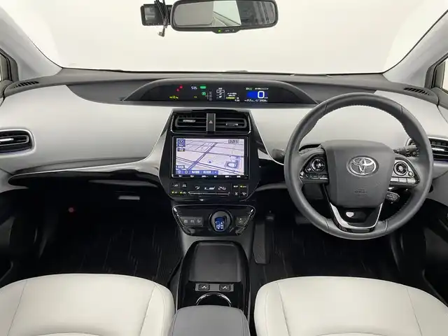 トヨタ プリウス A ツーリングセレクション 千葉県 2019(令1)年 2.8万km ホワイトパールクリスタルシャイン 禁煙車/トヨタセーフティセンス/・プリクラッシュセーフティ/・レーダークルーズコントロール/・レーンディパーチャーアラート/・ロードサインアシスト/純正9インチナビ/CD/DVD/Bluetooth/フルセグ/バックカメラ/レーダークルーズコントロール/LEDオートライト/レザーシート/パワーシート/シートヒーター/純正17インチアルミホイール/オートエアコン/アイドリングストップ/プッシュスタート/スマートキー/取扱説明書