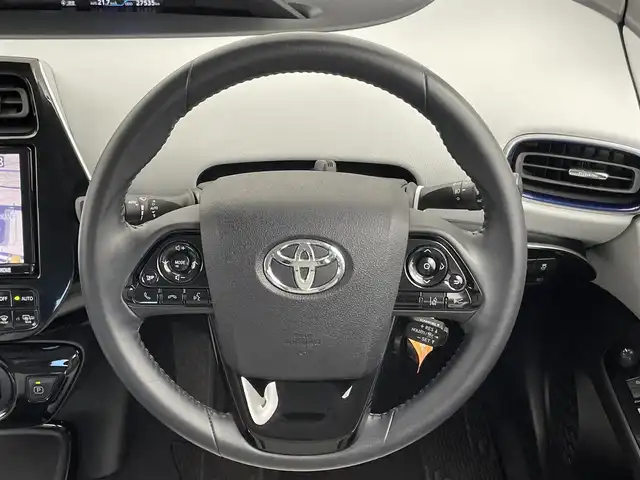 トヨタ プリウス A ツーリングセレクション 千葉県 2019(令1)年 2.8万km ホワイトパールクリスタルシャイン 禁煙車/トヨタセーフティセンス/・プリクラッシュセーフティ/・レーダークルーズコントロール/・レーンディパーチャーアラート/・ロードサインアシスト/純正9インチナビ/CD/DVD/Bluetooth/フルセグ/バックカメラ/レーダークルーズコントロール/LEDオートライト/レザーシート/パワーシート/シートヒーター/純正17インチアルミホイール/オートエアコン/アイドリングストップ/プッシュスタート/スマートキー/取扱説明書