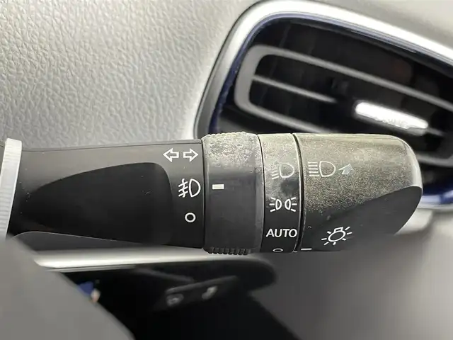 トヨタ プリウス A ツーリングセレクション 千葉県 2019(令1)年 2.8万km ホワイトパールクリスタルシャイン 禁煙車/トヨタセーフティセンス/・プリクラッシュセーフティ/・レーダークルーズコントロール/・レーンディパーチャーアラート/・ロードサインアシスト/純正9インチナビ/CD/DVD/Bluetooth/フルセグ/バックカメラ/レーダークルーズコントロール/LEDオートライト/レザーシート/パワーシート/シートヒーター/純正17インチアルミホイール/オートエアコン/アイドリングストップ/プッシュスタート/スマートキー/取扱説明書