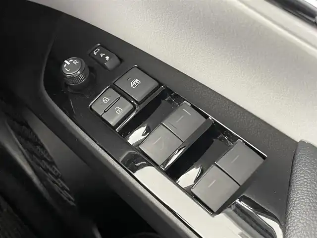 トヨタ プリウス A ツーリングセレクション 千葉県 2019(令1)年 2.8万km ホワイトパールクリスタルシャイン 禁煙車/トヨタセーフティセンス/・プリクラッシュセーフティ/・レーダークルーズコントロール/・レーンディパーチャーアラート/・ロードサインアシスト/純正9インチナビ/CD/DVD/Bluetooth/フルセグ/バックカメラ/レーダークルーズコントロール/LEDオートライト/レザーシート/パワーシート/シートヒーター/純正17インチアルミホイール/オートエアコン/アイドリングストップ/プッシュスタート/スマートキー/取扱説明書
