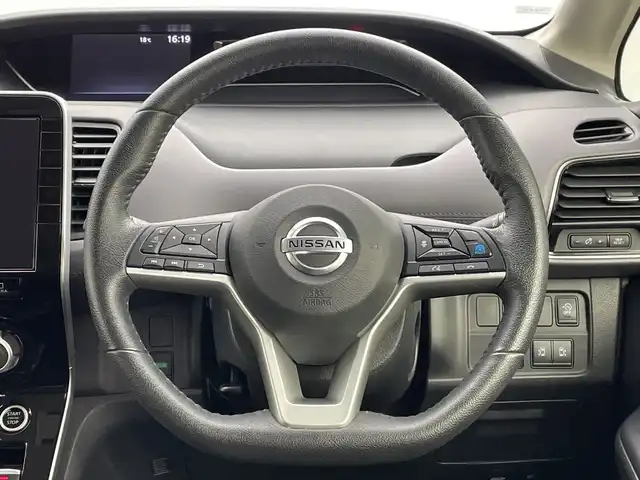 日産 セレナ ハイウェイスター 新潟県 2019(令1)年 6.4万km ダイヤモンドブラック プロパイロット /9インチナビ ・フルセグTV /全方位カメラ /USB入力端子/ETC /両側電動スライドドア /ブラインドスポットモニター /電動パーキングブレーキ・オートホールド有/LEDヘッドライト/オートライト/純正フロアマット/プッシュスタート /スマートキー