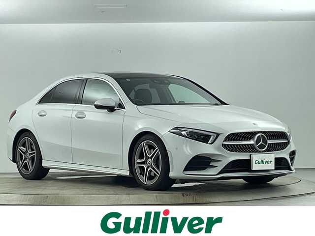 メルセデス・ベンツ Ａ１８０ セダン スタイル AMGライン 愛知県 2019(令1)年 3.7万km デジタルホワイト メーカーナビ（AM/FM/フルセグ/BT）/サンルーフ/レーダークルーズコントロール/バックカメラ/純正アルミホイール/ハーフレザーシート/D/N席パワーシート/D/N席シートヒーター/アクティブブレーキアシスト/アクティブレーンキーピングアシスト/アクティブステアリングアシスト/ブラインドスポットアシスト/レーンチェンジアシスト/アテンションアシスト/パークトロニック/道路標識アシスト/革巻きステアリング/パドルシフト/ETC/LEDヘッドライト/前後コーナーセンサー/プッシュスタート/スマートキー/純正フロアマット/保証書・取扱説明書