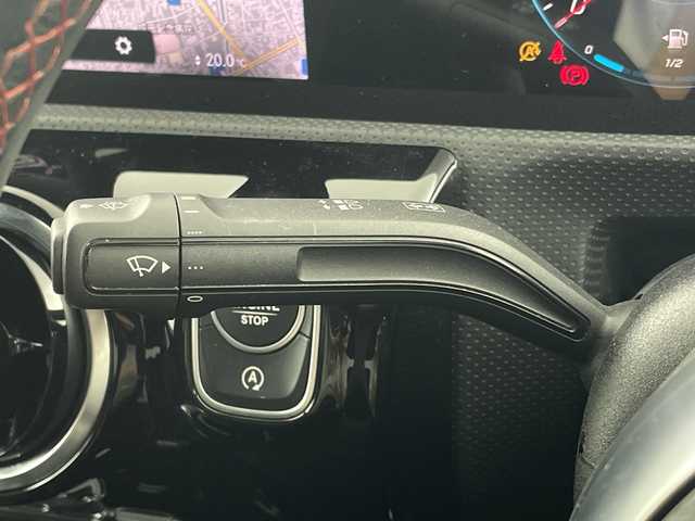 メルセデス・ベンツ Ａ１８０ セダン スタイル AMGライン 愛知県 2019(令1)年 3.7万km デジタルホワイト メーカーナビ（AM/FM/フルセグ/BT）/サンルーフ/レーダークルーズコントロール/バックカメラ/純正アルミホイール/ハーフレザーシート/D/N席パワーシート/D/N席シートヒーター/アクティブブレーキアシスト/アクティブレーンキーピングアシスト/アクティブステアリングアシスト/ブラインドスポットアシスト/レーンチェンジアシスト/アテンションアシスト/パークトロニック/道路標識アシスト/革巻きステアリング/パドルシフト/ETC/LEDヘッドライト/前後コーナーセンサー/プッシュスタート/スマートキー/純正フロアマット/保証書・取扱説明書