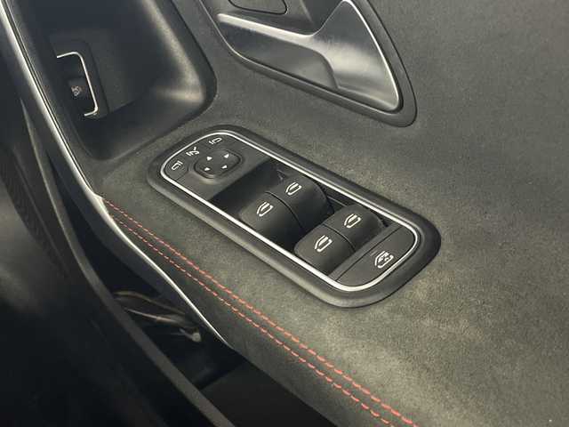 メルセデス・ベンツ Ａ１８０ セダン スタイル AMGライン 愛知県 2019(令1)年 3.7万km デジタルホワイト メーカーナビ（AM/FM/フルセグ/BT）/サンルーフ/レーダークルーズコントロール/バックカメラ/純正アルミホイール/ハーフレザーシート/D/N席パワーシート/D/N席シートヒーター/アクティブブレーキアシスト/アクティブレーンキーピングアシスト/アクティブステアリングアシスト/ブラインドスポットアシスト/レーンチェンジアシスト/アテンションアシスト/パークトロニック/道路標識アシスト/革巻きステアリング/パドルシフト/ETC/LEDヘッドライト/前後コーナーセンサー/プッシュスタート/スマートキー/純正フロアマット/保証書・取扱説明書