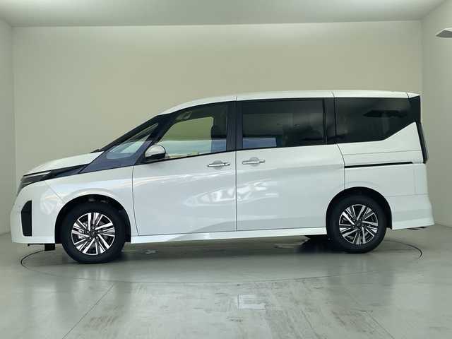 日産 セレナ e－パワー ハイウェイスター V 愛知県 2025(令7)年 0.1千km プリズムホワイト 登録済未使用車 7km/プロパイロット/デジタルインナー/純正12.3型ナビ/・Bluetooth/・フルセグテレビ/全方位モニター/純正フリップダウンモニター/両側パワースライドドア/衝突軽減ブレーキ/レーンキープアシスト/オートマチックハイビーム/ブラインドスポットモニター/前後コーナーセンサー/レーダークルーズコントロール/ワイヤレス充電/ドライブレコーダー/ETC2.0/LEDヘッドライト