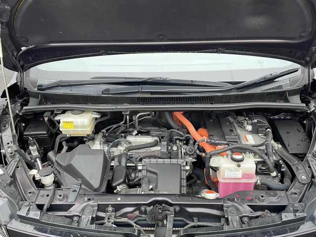 トヨタ ヴォクシー ハイブリッド ZS 山口県 2016(平28)年 7.8万km ボルドーマイカメタリック 10.1インチフリップダウンモニター/社外SDナビ　【CN-AS300WD】/・DVD再生機能有/・フルセグTV/・Bluetooth/ETC/Toyota Safety Sense/・プリクラッシュセーフティシステム/・レーンディパーチャーアラート/・先行車発進告知機能/両側パワースライドドア/純正16インチアルミホイール/純正LEDライト/オートマチックハイビーム