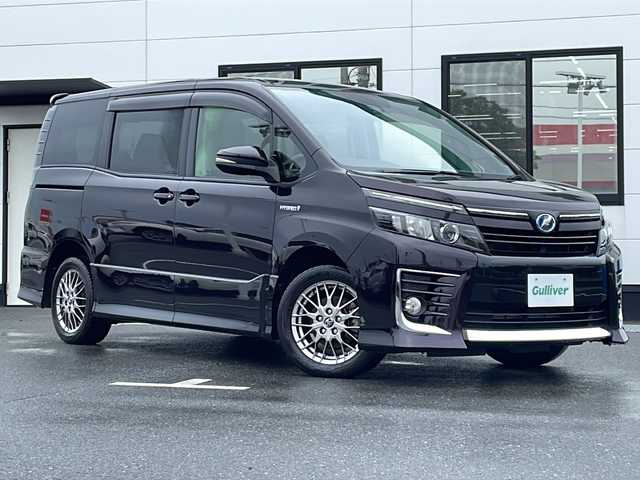 トヨタ ヴォクシー ハイブリッド ZS 山口県 2016(平28)年 7.8万km ボルドーマイカメタリック 10.1インチフリップダウンモニター/社外SDナビ　【CN-AS300WD】/・DVD再生機能有/・フルセグTV/・Bluetooth/ETC/Toyota Safety Sense/・プリクラッシュセーフティシステム/・レーンディパーチャーアラート/・先行車発進告知機能/両側パワースライドドア/純正16インチアルミホイール/純正LEDライト/オートマチックハイビーム