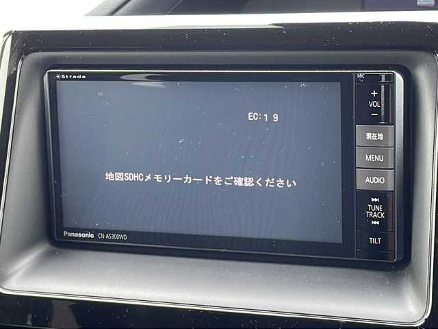 トヨタ ヴォクシー ハイブリッド ZS 山口県 2016(平28)年 7.8万km ボルドーマイカメタリック 10.1インチフリップダウンモニター/社外SDナビ　【CN-AS300WD】/・DVD再生機能有/・フルセグTV/・Bluetooth/ETC/Toyota Safety Sense/・プリクラッシュセーフティシステム/・レーンディパーチャーアラート/・先行車発進告知機能/両側パワースライドドア/純正16インチアルミホイール/純正LEDライト/オートマチックハイビーム