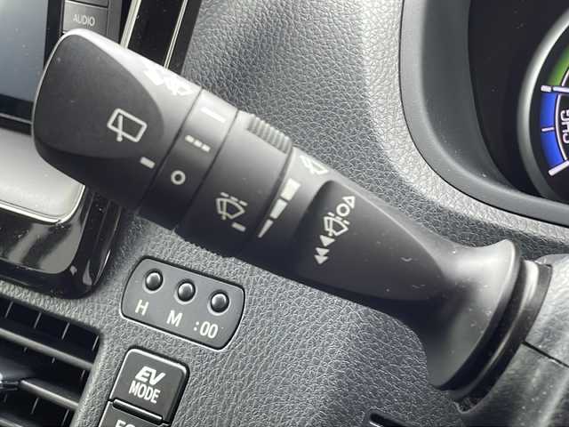 トヨタ ヴォクシー ハイブリッド ZS 山口県 2016(平28)年 7.8万km ボルドーマイカメタリック 10.1インチフリップダウンモニター/社外SDナビ　【CN-AS300WD】/・DVD再生機能有/・フルセグTV/・Bluetooth/ETC/Toyota Safety Sense/・プリクラッシュセーフティシステム/・レーンディパーチャーアラート/・先行車発進告知機能/両側パワースライドドア/純正16インチアルミホイール/純正LEDライト/オートマチックハイビーム