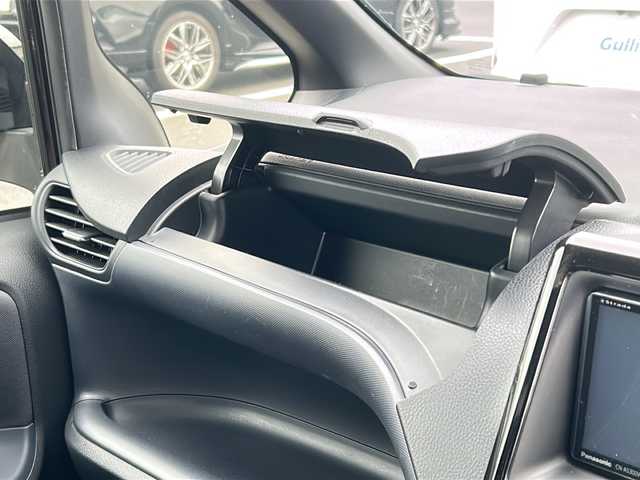 トヨタ ヴォクシー ハイブリッド ZS 山口県 2016(平28)年 7.8万km ボルドーマイカメタリック 10.1インチフリップダウンモニター/社外SDナビ　【CN-AS300WD】/・DVD再生機能有/・フルセグTV/・Bluetooth/ETC/Toyota Safety Sense/・プリクラッシュセーフティシステム/・レーンディパーチャーアラート/・先行車発進告知機能/両側パワースライドドア/純正16インチアルミホイール/純正LEDライト/オートマチックハイビーム