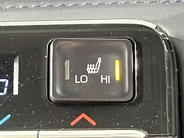 トヨタ ヴォクシー ハイブリッド S－Z 愛知県 2022(令4)年 1.8万km アティチュードブラックマイカ 純正10.5インチディスプレイオーディオ＋/（Bluetooth/フルセグTV/Carplay/AM/FM）/フリップダウンモニター/クルーズコントロール/AC100V/ビルトインETC2.0/シートヒーター/LEDオートライト/オートマチックハイビーム/（プロジェクター式LEDヘッドライト）/衝突軽減ブレーキ/バックカメラ/両側電動スライドドア/デジタルインナーミラー/コーナーセンサー/純正17インチAW