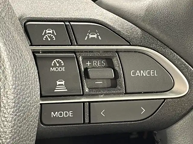 トヨタ ヴォクシー ハイブリッド S－Z 愛知県 2022(令4)年 1.8万km アティチュードブラックマイカ 純正10.5インチディスプレイオーディオ＋/（Bluetooth/フルセグTV/Carplay/AM/FM）/フリップダウンモニター/クルーズコントロール/AC100V/ビルトインETC2.0/シートヒーター/LEDオートライト/オートマチックハイビーム/（プロジェクター式LEDヘッドライト）/衝突軽減ブレーキ/バックカメラ/両側電動スライドドア/デジタルインナーミラー/コーナーセンサー/純正17インチAW