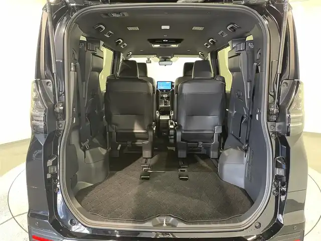 トヨタ ヴォクシー ハイブリッド S－Z 愛知県 2022(令4)年 1.8万km アティチュードブラックマイカ 純正10.5インチディスプレイオーディオ＋/（Bluetooth/フルセグTV/Carplay/AM/FM）/フリップダウンモニター/クルーズコントロール/AC100V/ビルトインETC2.0/シートヒーター/LEDオートライト/オートマチックハイビーム/（プロジェクター式LEDヘッドライト）/衝突軽減ブレーキ/バックカメラ/両側電動スライドドア/デジタルインナーミラー/コーナーセンサー/純正17インチAW