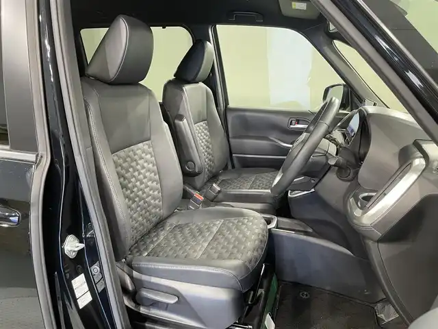 トヨタ ヴォクシー ハイブリッド S－Z 愛知県 2022(令4)年 1.8万km アティチュードブラックマイカ 純正10.5インチディスプレイオーディオ＋/（Bluetooth/フルセグTV/Carplay/AM/FM）/フリップダウンモニター/クルーズコントロール/AC100V/ビルトインETC2.0/シートヒーター/LEDオートライト/オートマチックハイビーム/（プロジェクター式LEDヘッドライト）/衝突軽減ブレーキ/バックカメラ/両側電動スライドドア/デジタルインナーミラー/コーナーセンサー/純正17インチAW