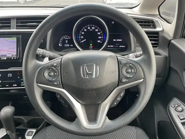 ホンダ フィット 13G S ホンダセンシング 道央・札幌 2017(平29)年 4.9万km シャイニンググレーM ワンオーナー/社外メモリナビ/AM/FM/BT/SD/DVD/フルセグ/ホンダセンシング/衝突被害軽減ブレーキ/横滑り防止装置/アダプティブクルーズコントロール/レーンキープアシスト/バックカメラ/ビルトインETC/アイドリングストップ/ECON/ステアリングリモコン/パドルシフト/MTモード付AT/プッシュスタート/スマートキー/LEDヘッドライト/オートライト/フォグランプ/電動格納ミラー/ウィンカーミラー/純正フロアマット/ドアバイザー/スペアキー/純正エンジンスターター/社外AW付冬タイヤ積込/175/70/R14/2024年/山7mm