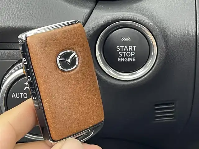 マツダ ロードスター S レザーパッケージ 群馬県 2022(令4)年 1.6万km スノーフレイクホワイトパールマイカ 純正メーカーナビ　/・CD/DVD/USB/Bluetooth/フルセグTV/バックカメラ /＝＝＝＝＝/純正メーカーナビ　ＢＯＳＥサウンド　バックカメラ　黒本革シート　シートヒーター　Ｂｌｕｅｔｏｏｔｈ　フルセグＴＶ　ＥＴＣ　スマートキー　　プッシュスタート　ＬＥＤヘッドライト　衝突軽減　６ＭＴ　禁煙車